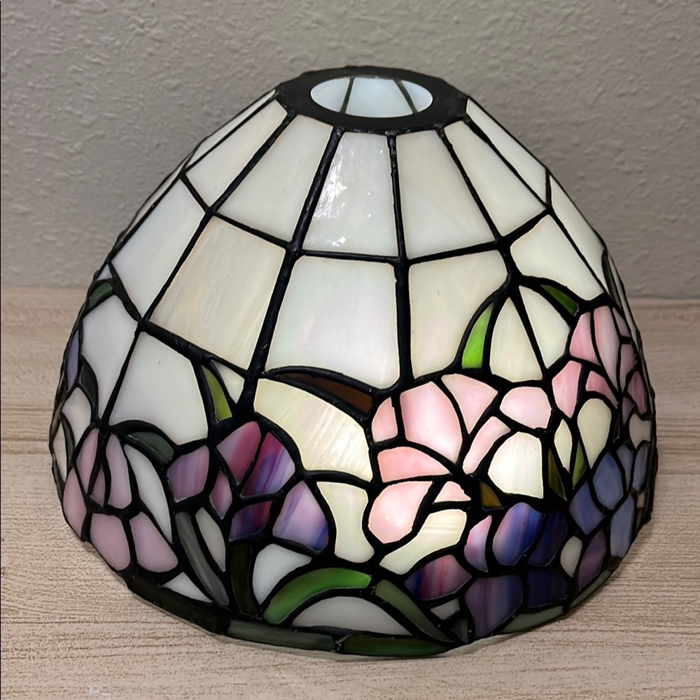 Vintage Dale Tiffany Lamp Shade - Picture 2 of 16